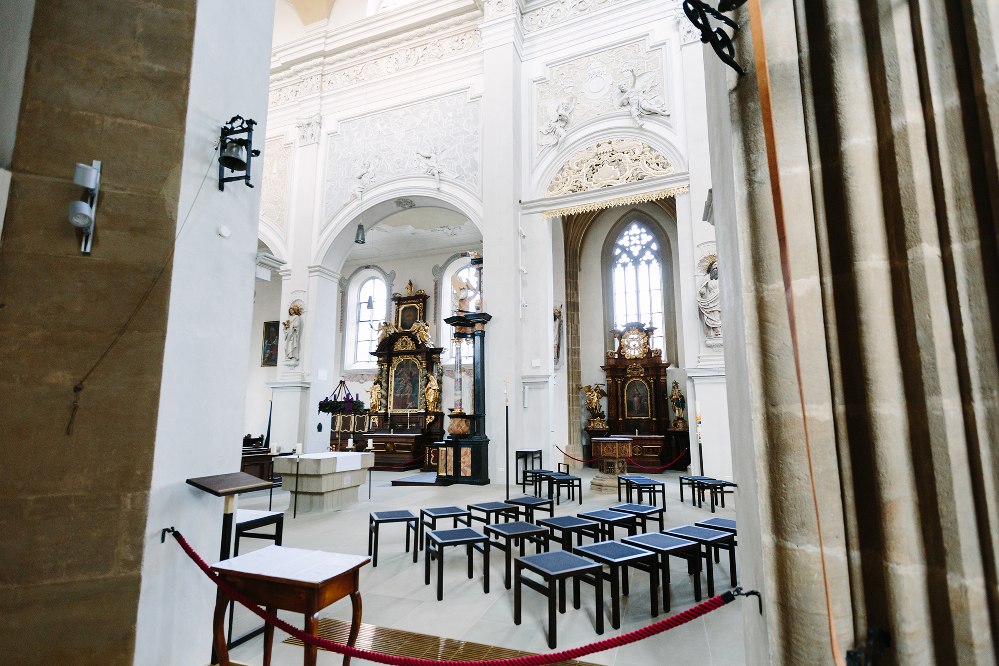Der Altarraum der Oberen Pfarre bildet das gottesdienstliche Zentrum der Pfarrkirche.