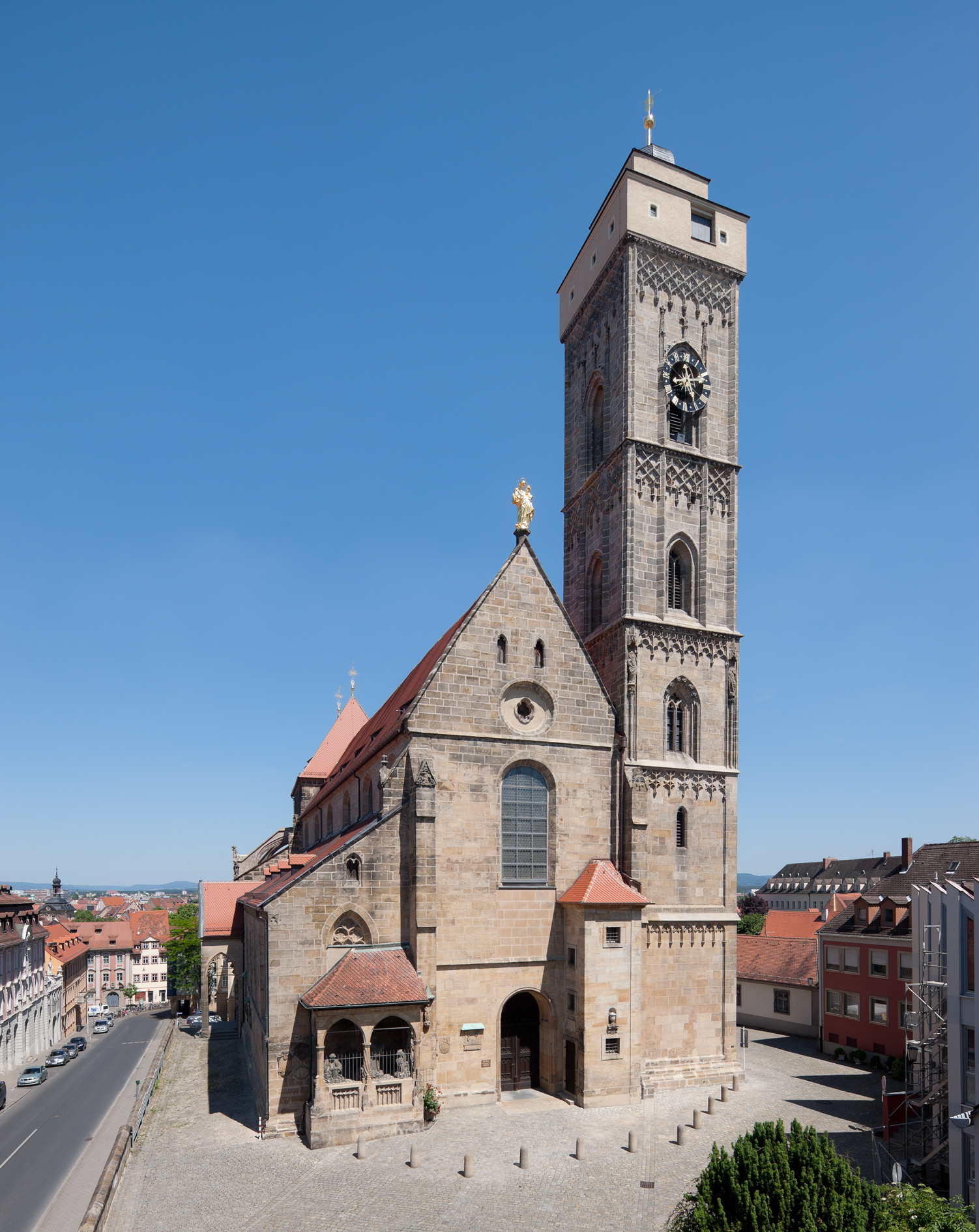 Die Pfarrkirche Unsere Liebe Frau thront am Fuße des Bamberger Kaulbergs.